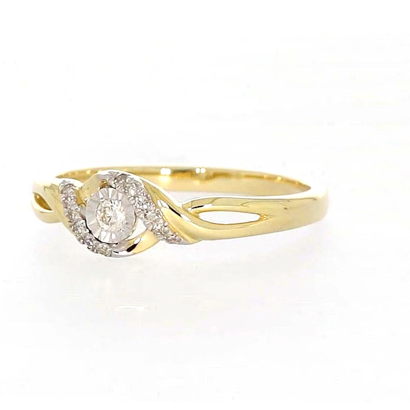 9ct Yellow Gold Round Brilliant Cut with 0.07 CARAT tw of Diamonds Ring
