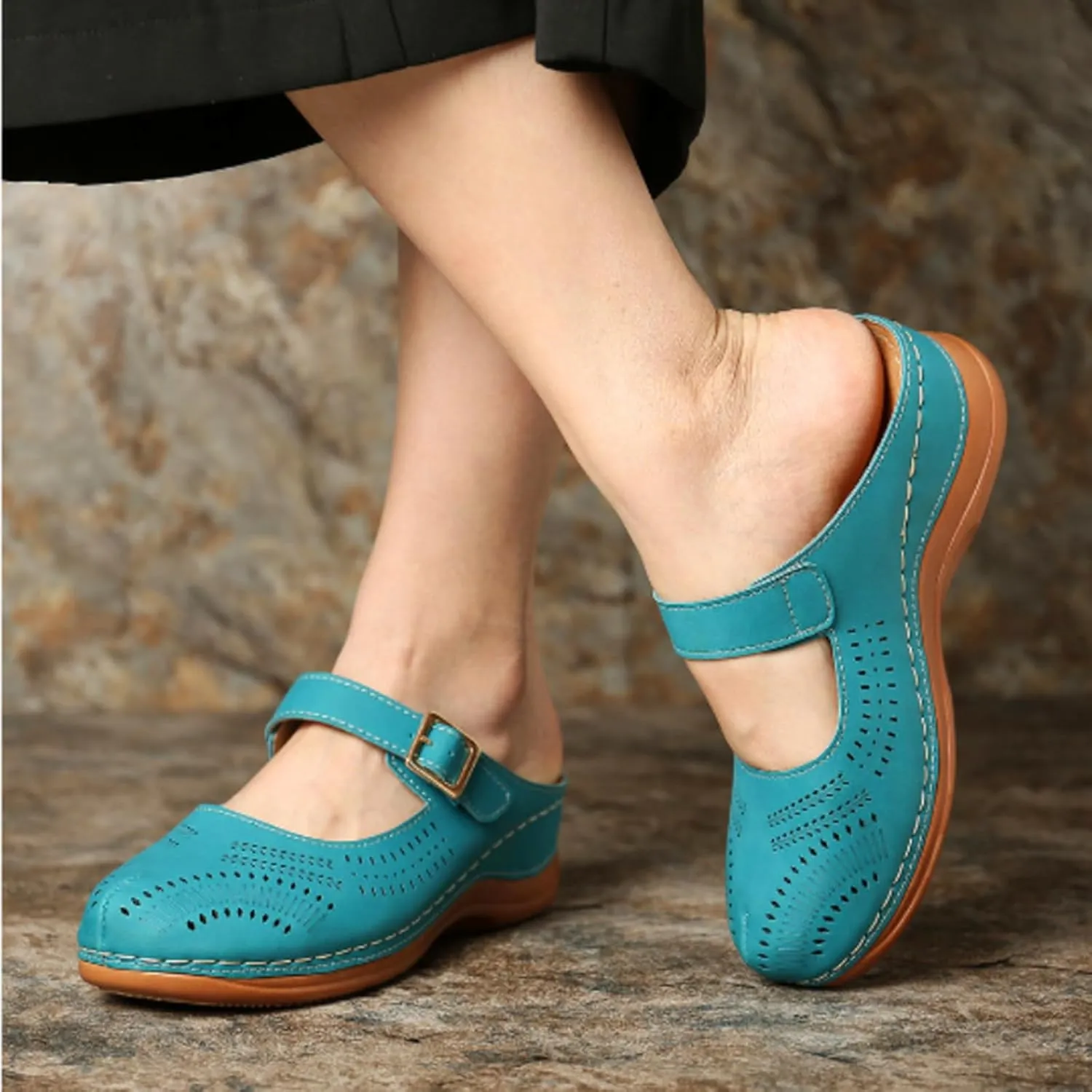Closed Toe Slippers for Women with Arch Support Hollow Out Adjustable Orthopedic Sandals Low Wedge Shoes Comfort Wear Walking Lightweight Summer Casual Vacation Outfits 2025 Non Slip Mule