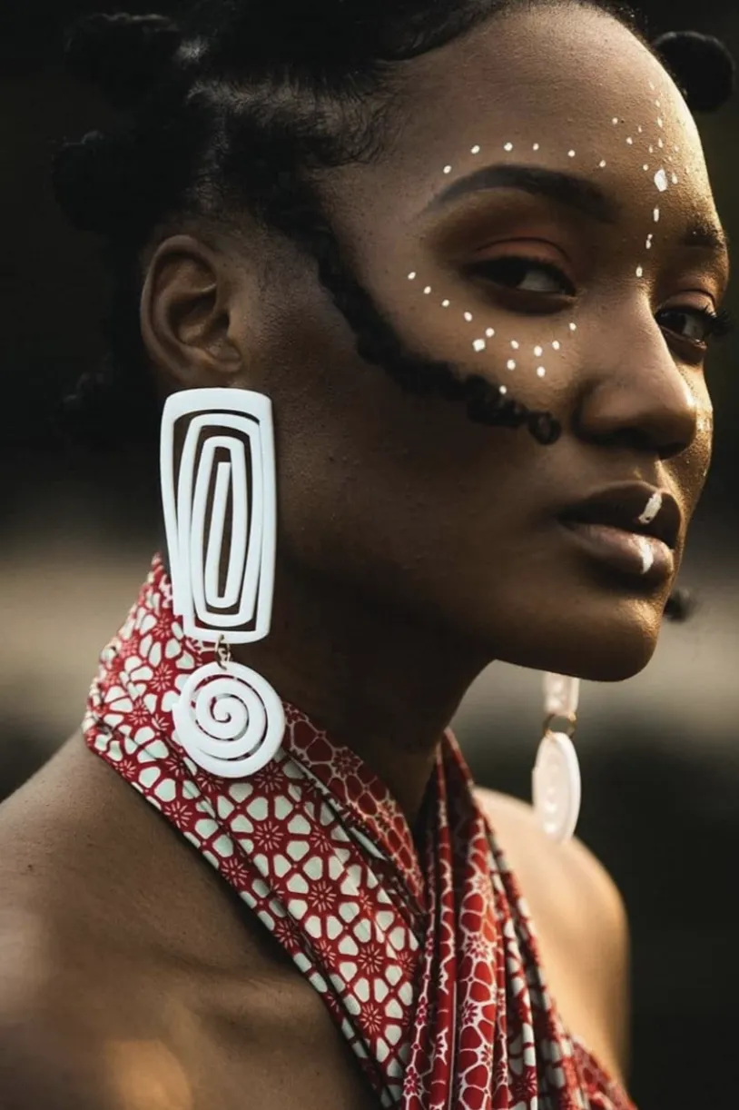 Emeraude Exclamation Mark Earrings