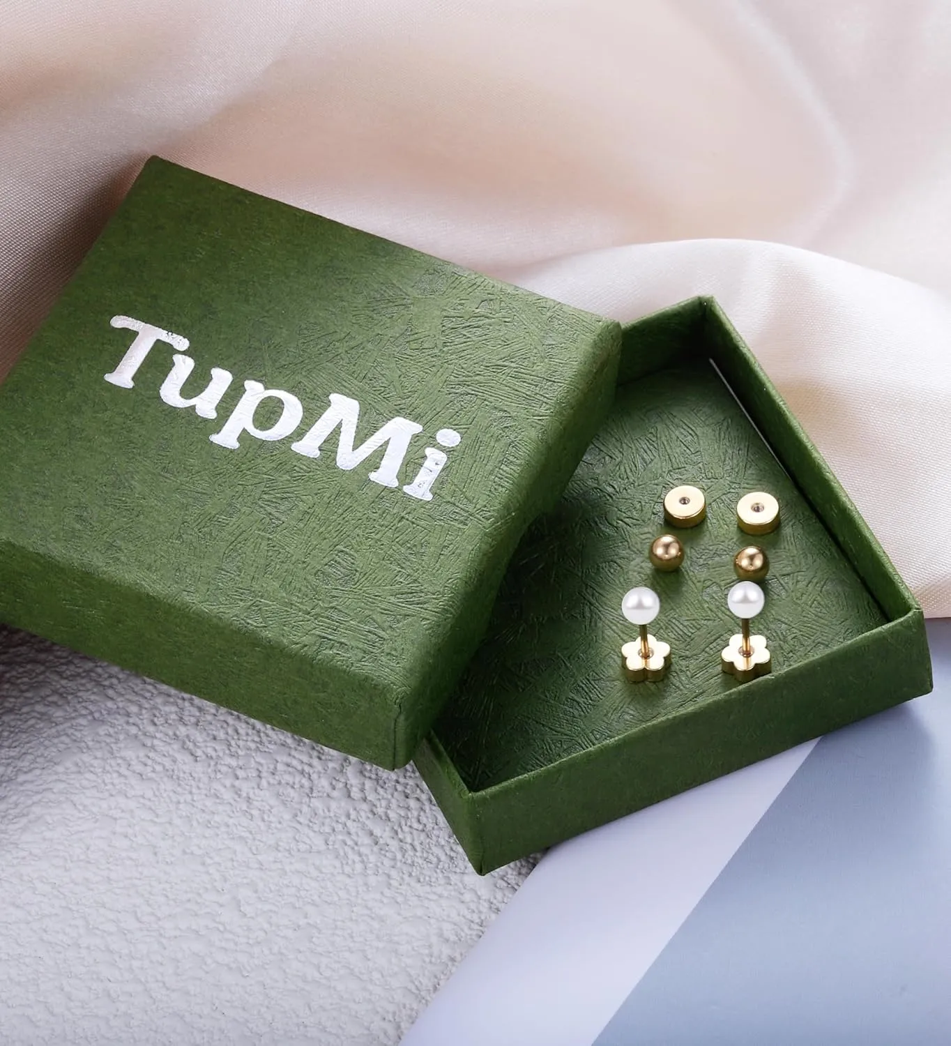 Flat Back Pearl Stud Earrings for Women Girls Stainless Steel Small Pearl Cartilage Earrings Hypoallergenic Pearl Screw Back Earrings for Sensitive Skin Helix Piercing Jewelry (4mm, Gold)