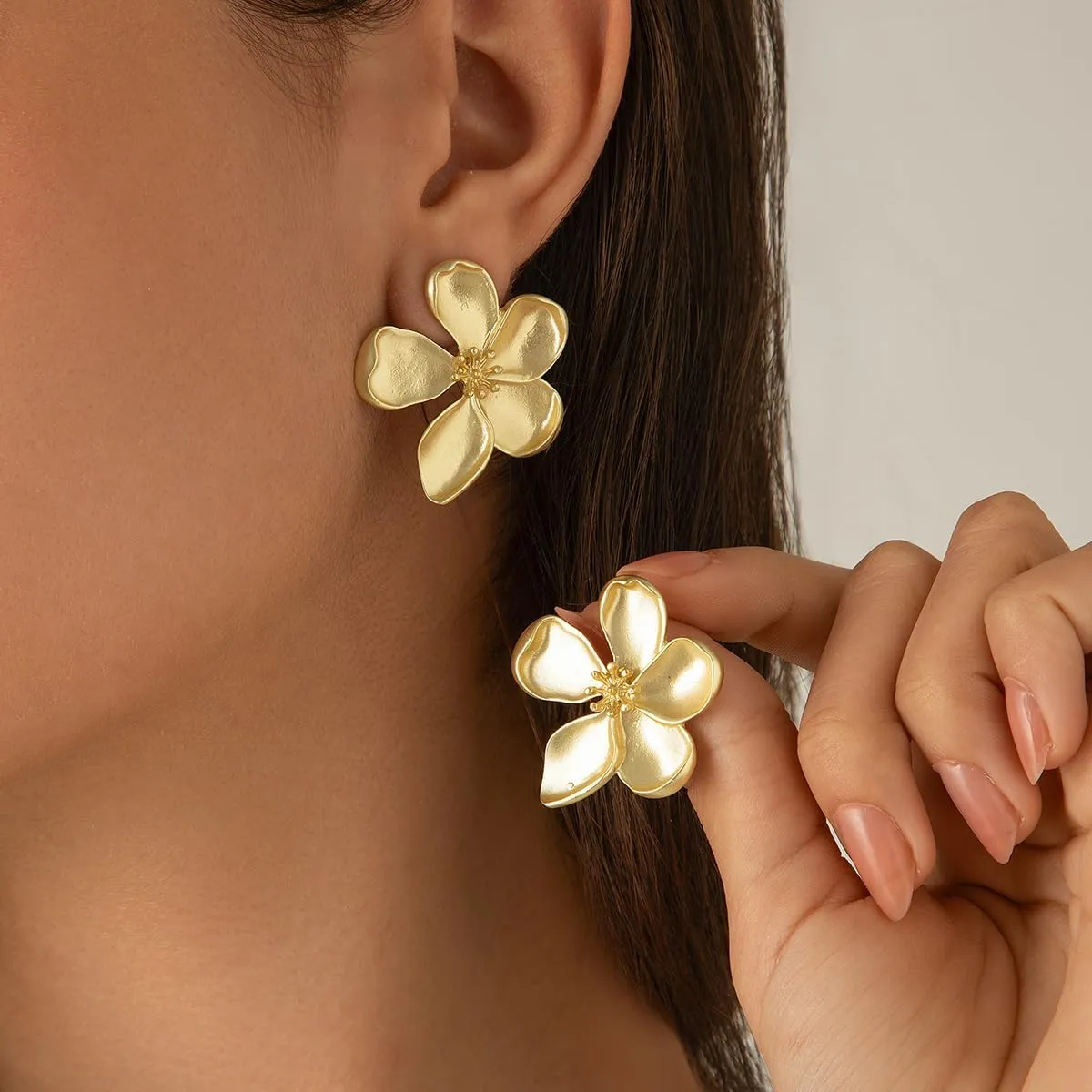 Gold Statement Earrings for Women Chunky Gold Flower Earrings for Women Ginkgo Leaf Earrings Exaggerated Floral Big Shell Earrings Boho Metal Sectored Earrings Birthday Jewelry