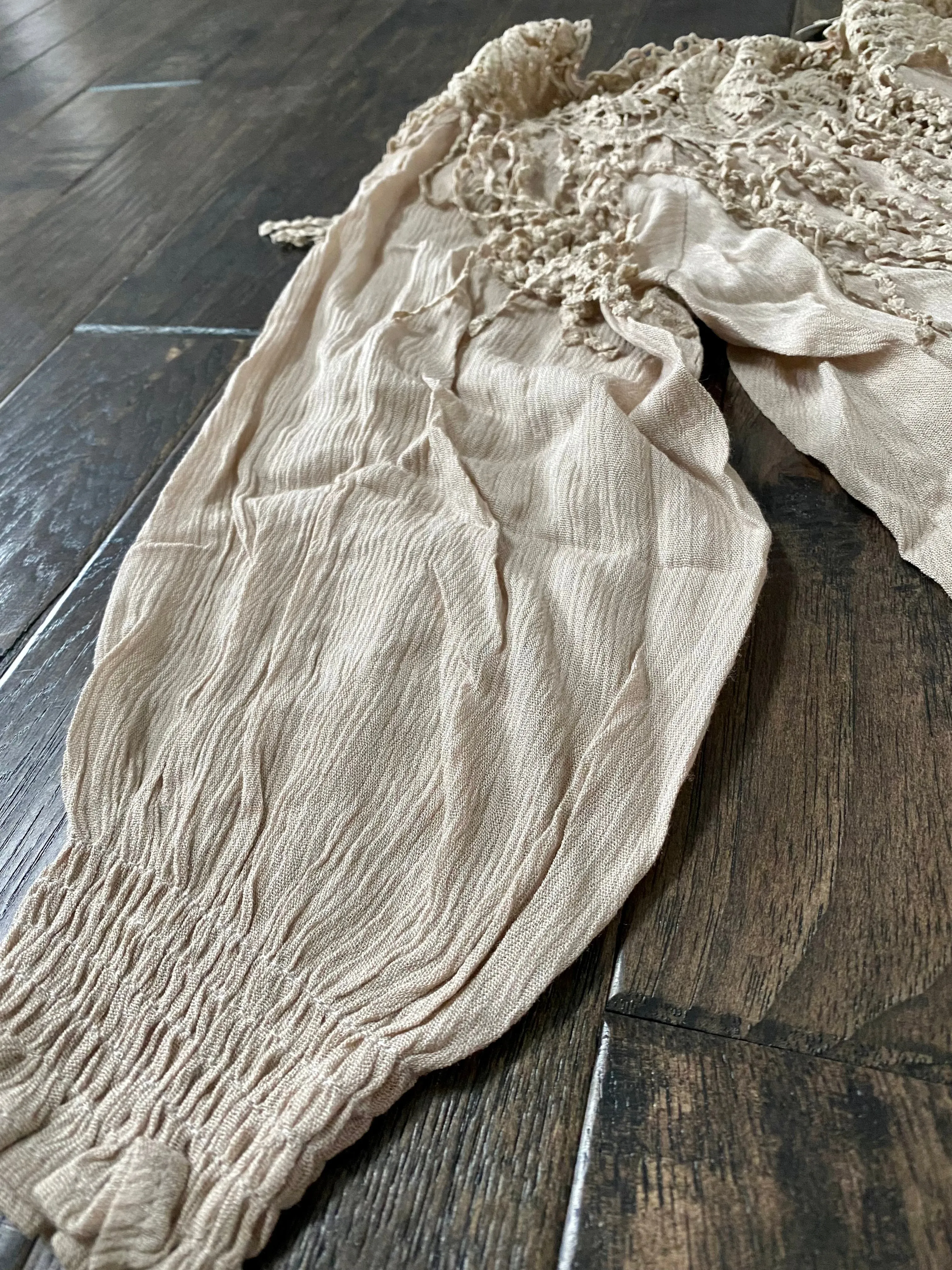 OFF SHOULDER 3/4 SLEEVE TOP WITH CROCHET LACE