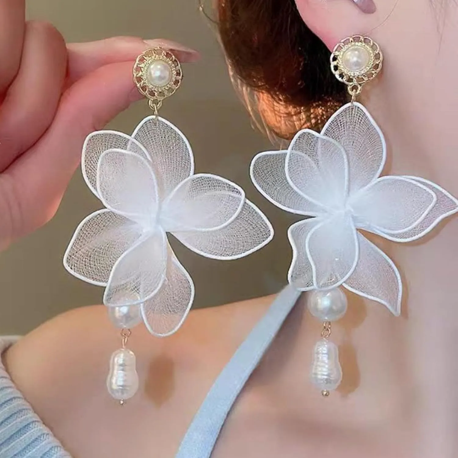 Red Rose Flower Earrings for Women Boho White Red Floral Petal Earrings Pearl Rhinestone Wedding Drop Dangle Earring for Bridesmaids Gifts