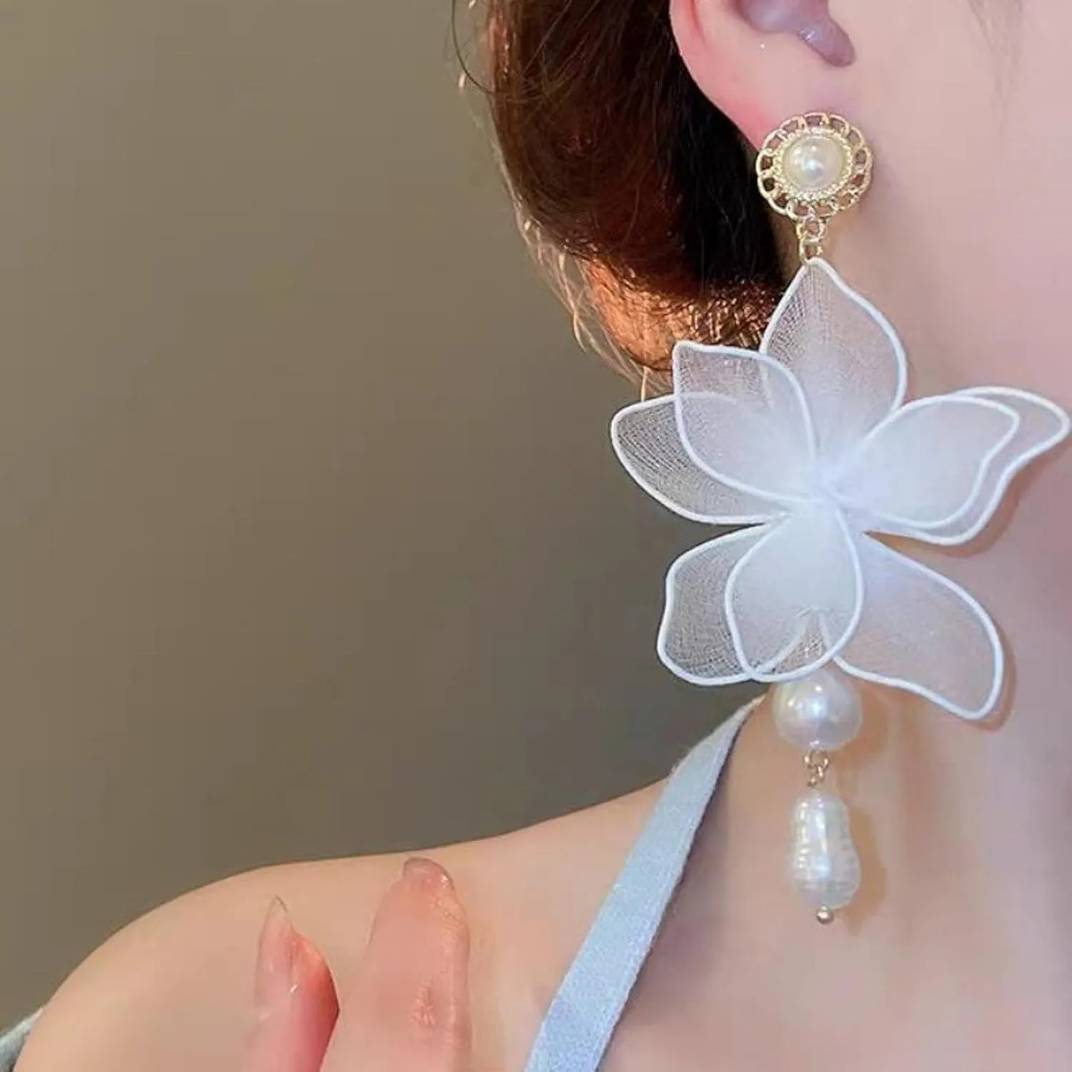 Red Rose Flower Earrings for Women Boho White Red Floral Petal Earrings Pearl Rhinestone Wedding Drop Dangle Earring for Bridesmaids Gifts