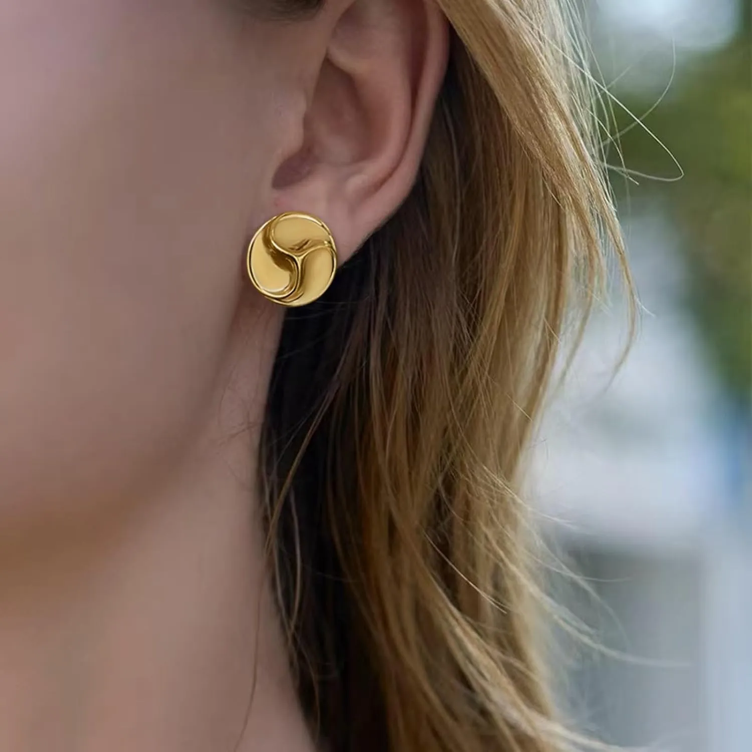 Trendy Round Spiral Ball Non Pierced Stud Clip on Earrings For Women